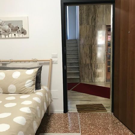 Studio 25 Apartment - Near Metro M3 Milan Exterior photo